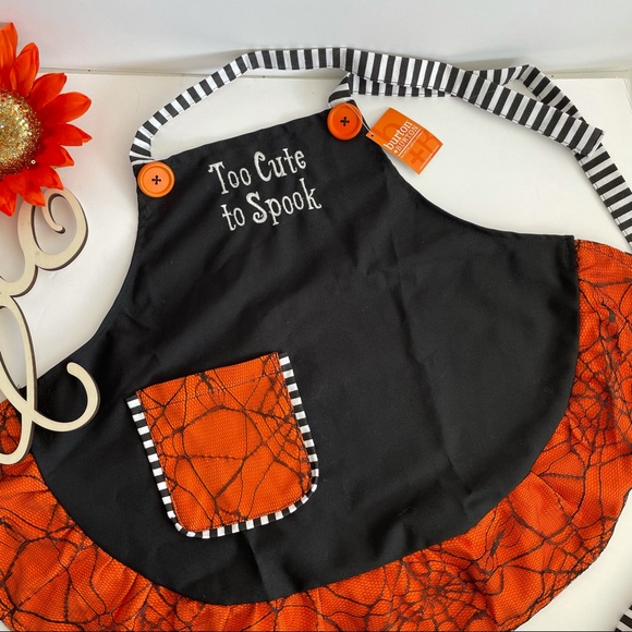 NWT Toddler Halloween black and orange spider web novelty cooking apron - Picture 2 of 3